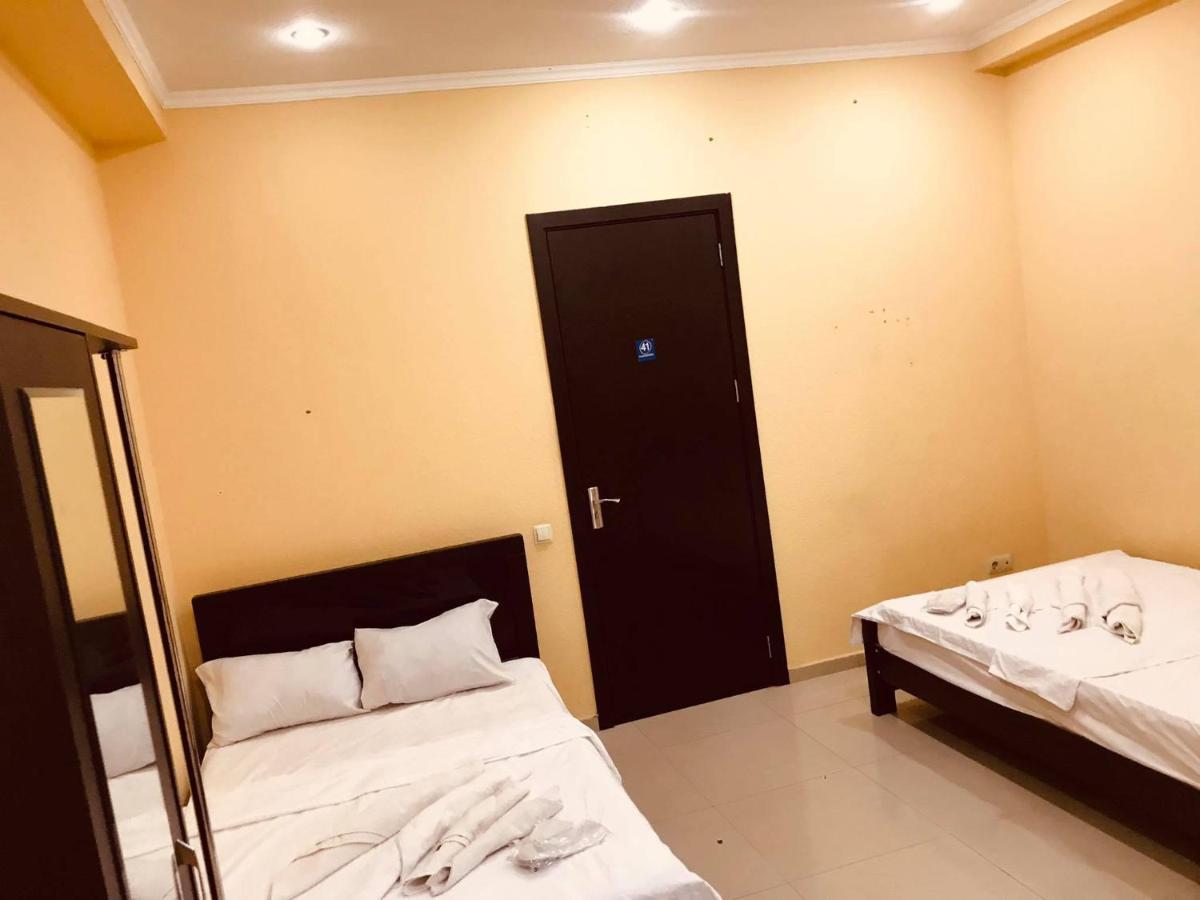 Hotel Rostus Tbilisi Esterno foto