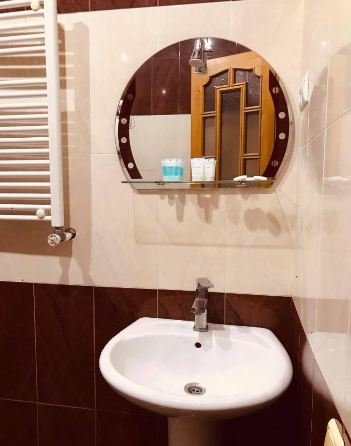Hotel Rostus Tbilisi Esterno foto